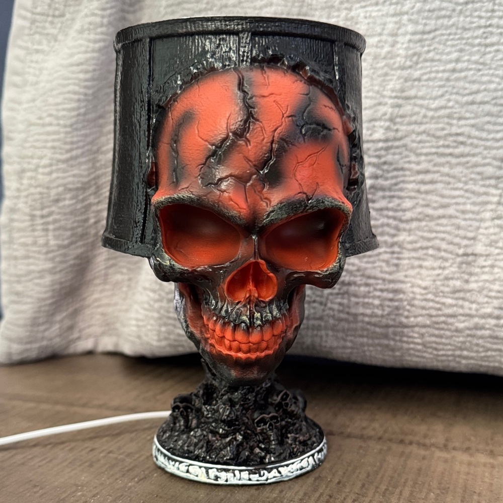 Mini skull plug in USB lamp